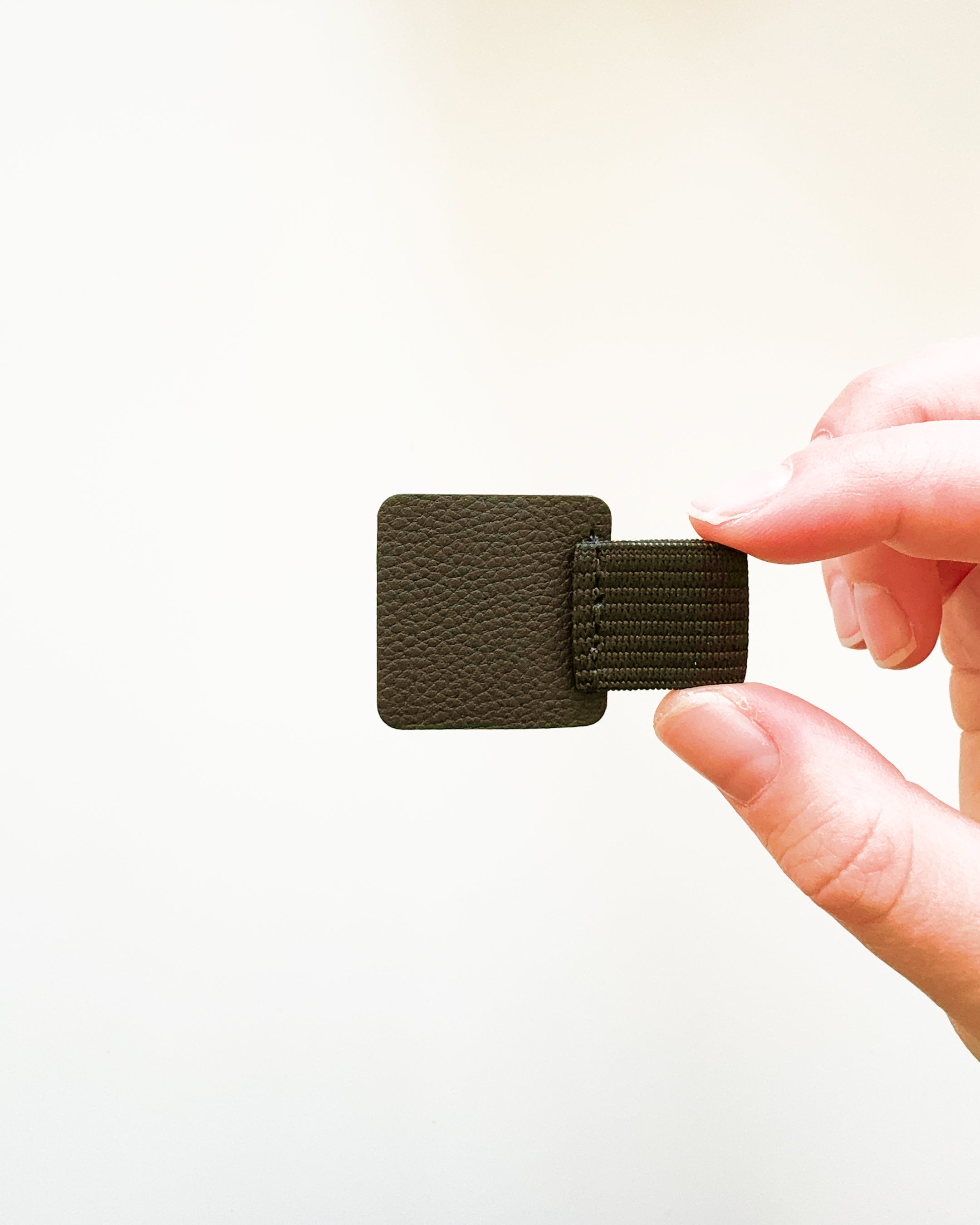 Porte-stylo adhésif